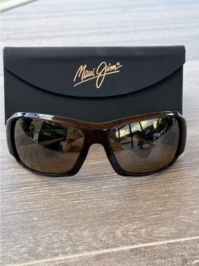 Maui Jim Men's Wrap Sunglasses - Black Brown Gradient Lenses
